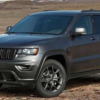 Grey Jeep Grand Cherokee offroad