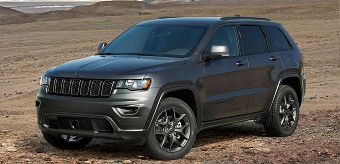 Grey Jeep Grand Cherokee offroad